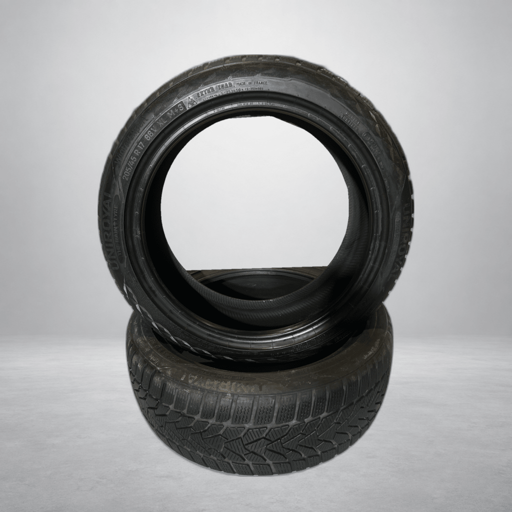 🔥 UNIROYAL 205/45 R17 WINTERBANDEN TE KOOP 🔥 - Peelrandbanden