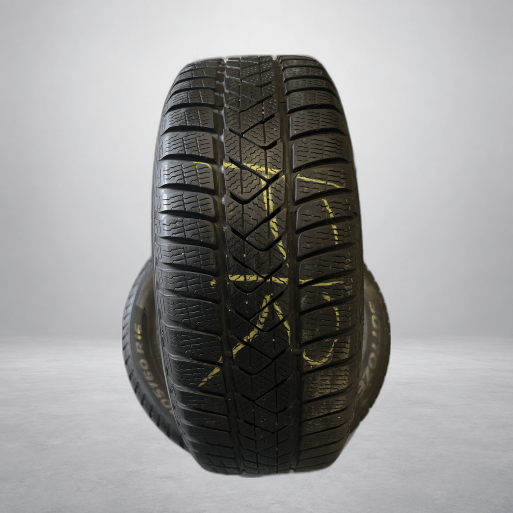 🔥 PIRELLI 205/60 R15 WINTERBANDEN TE KOOP 🔥 - Peelrandbanden