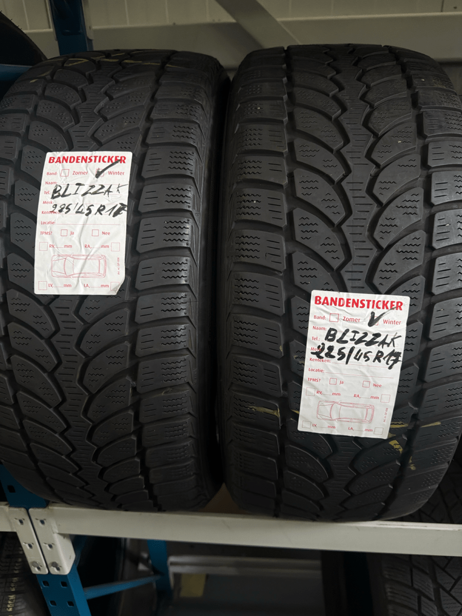 🔥 BLIZZAK 225/45 R17 WINTERBANDEN TE KOOP 🔥 - Peelrandbanden
