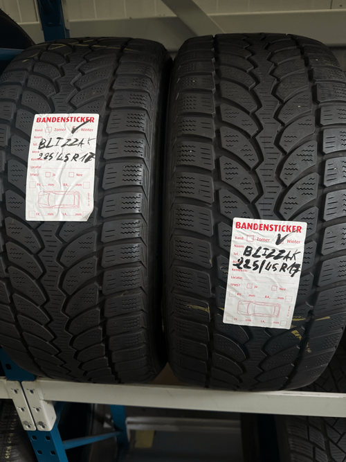 🔥 BLIZZAK 225/45 R17 WINTERBANDEN TE KOOP 🔥 - Peelrandbanden