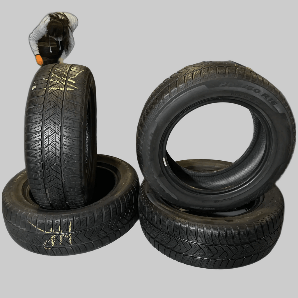 🔥 PIRELLI 205/60 R15 WINTERBANDEN TE KOOP 🔥 - Peelrandbanden