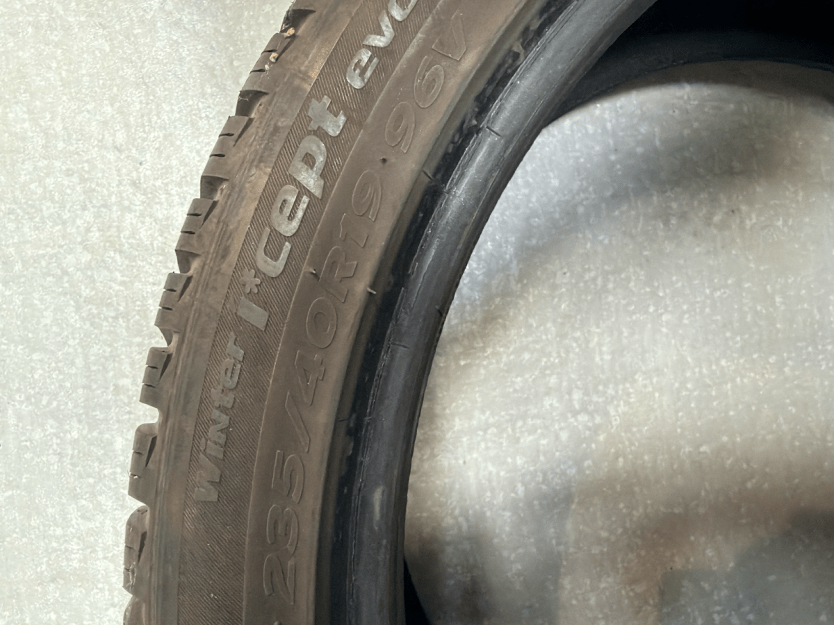 🔥 HANKOOK 235/40 R19 WINTERBANDEN TE KOOP 🔥 - Peelrandbanden