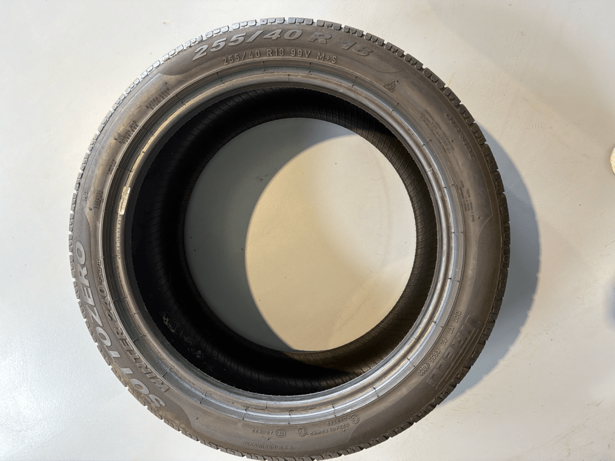 🔥 PIRELLI 255/40 R18 WINTERBANDEN TE KOOP 🔥 - Peelrandbanden