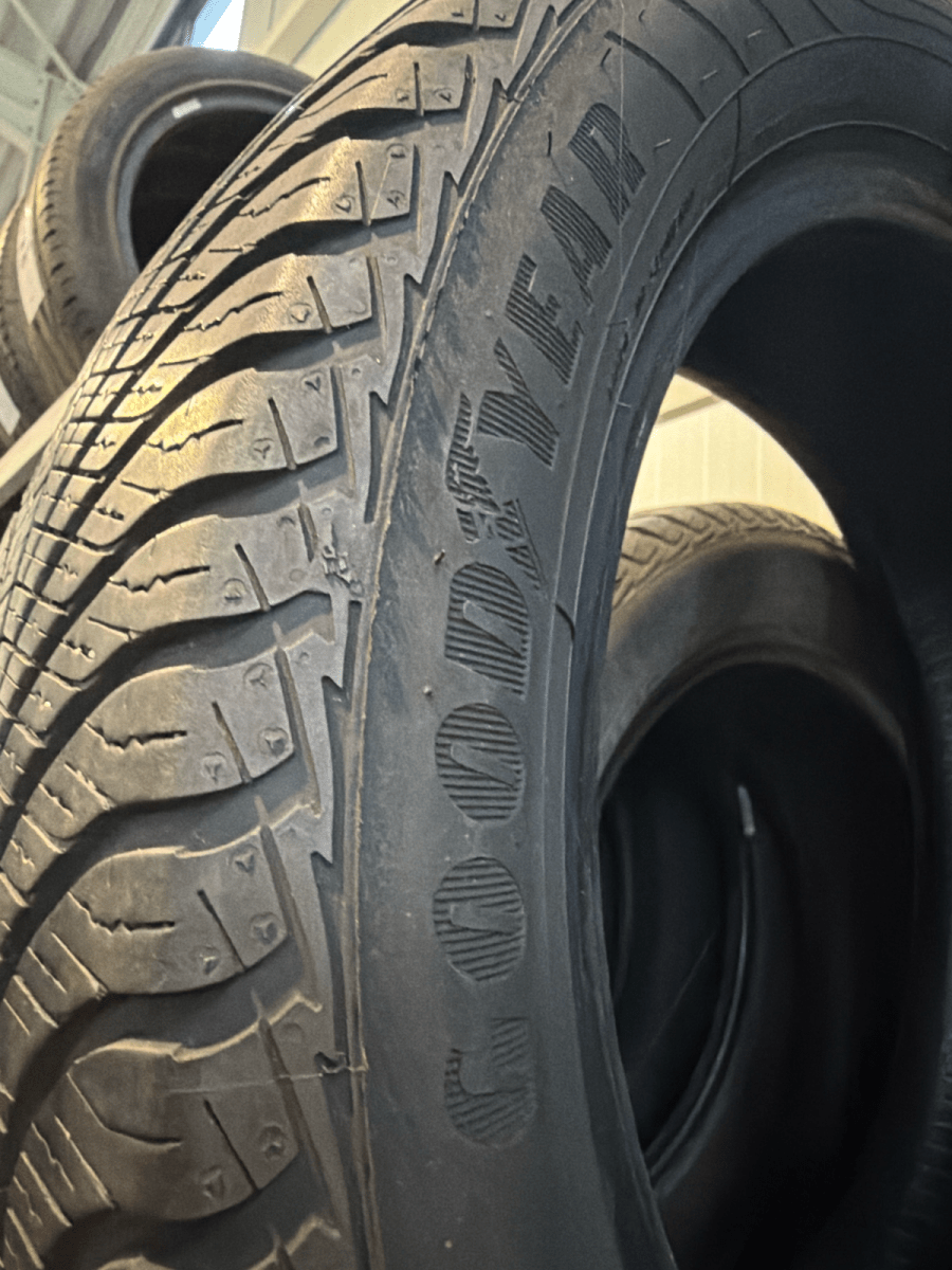 🔥 GOODYEAR 165/65 R15 ALL-SEASON BANDEN TE KOOP 🔥 - Peelrandbanden