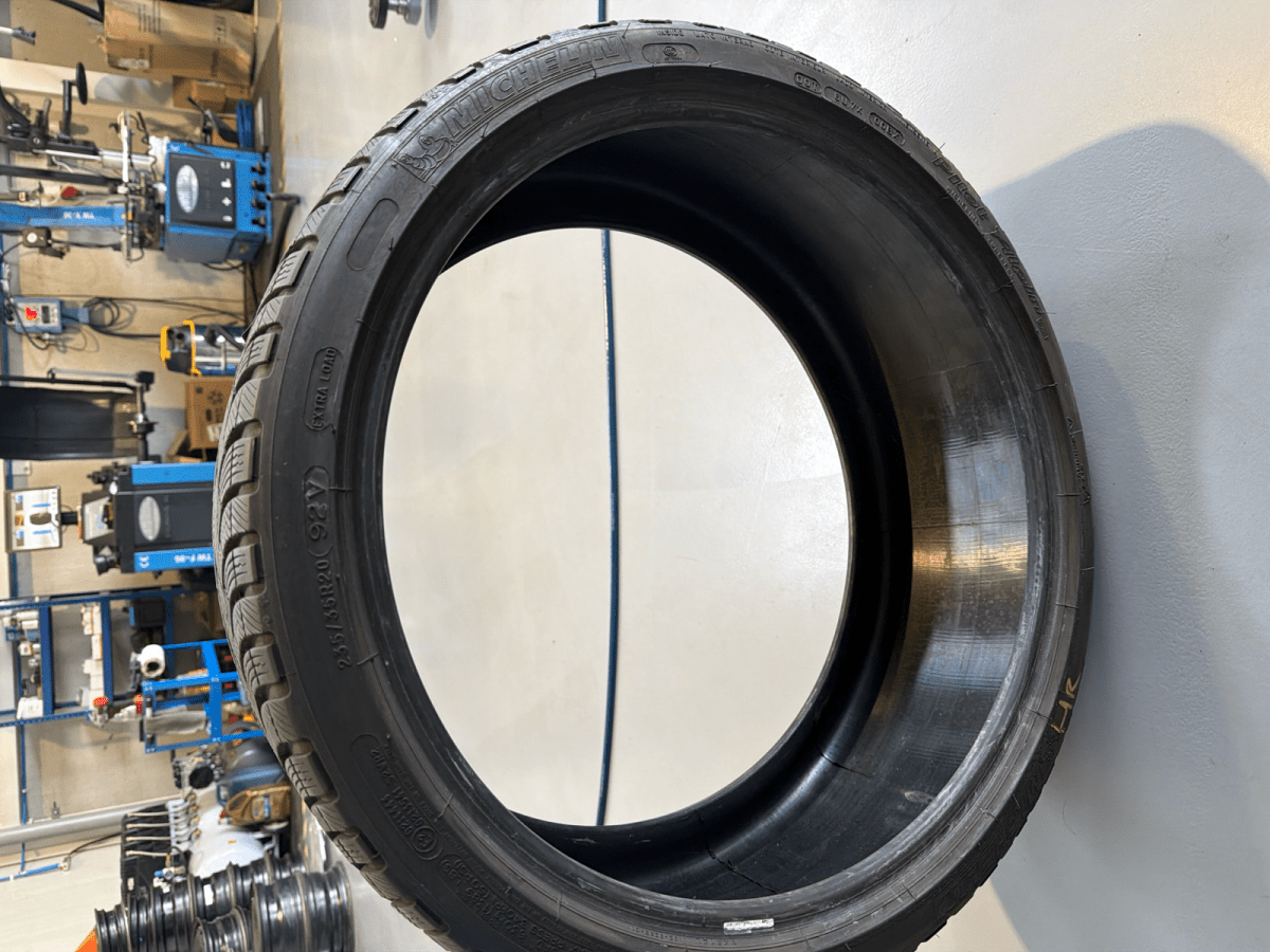 🔥 MICHELIN 235/35 R20 WINTERBANDEN TE KOOP 🔥 - Peelrandbanden
